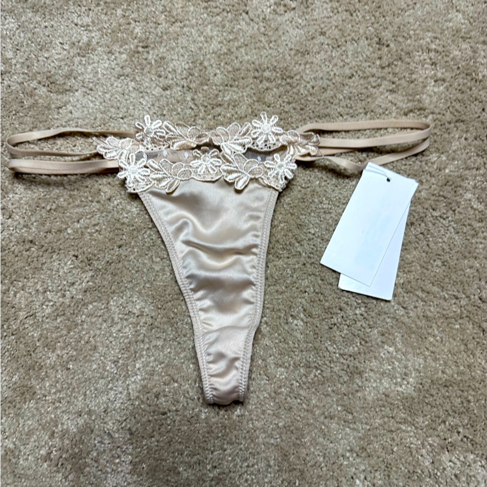 Flora Nikrooz Showstopper Thong